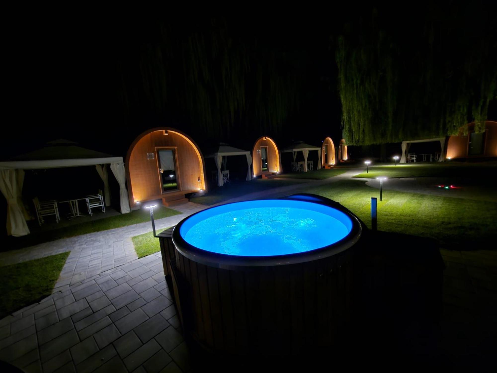 Vicolungo Glamour Lodge & Spa - Free Spa Hot Tub E Sauna מראה חיצוני תמונה