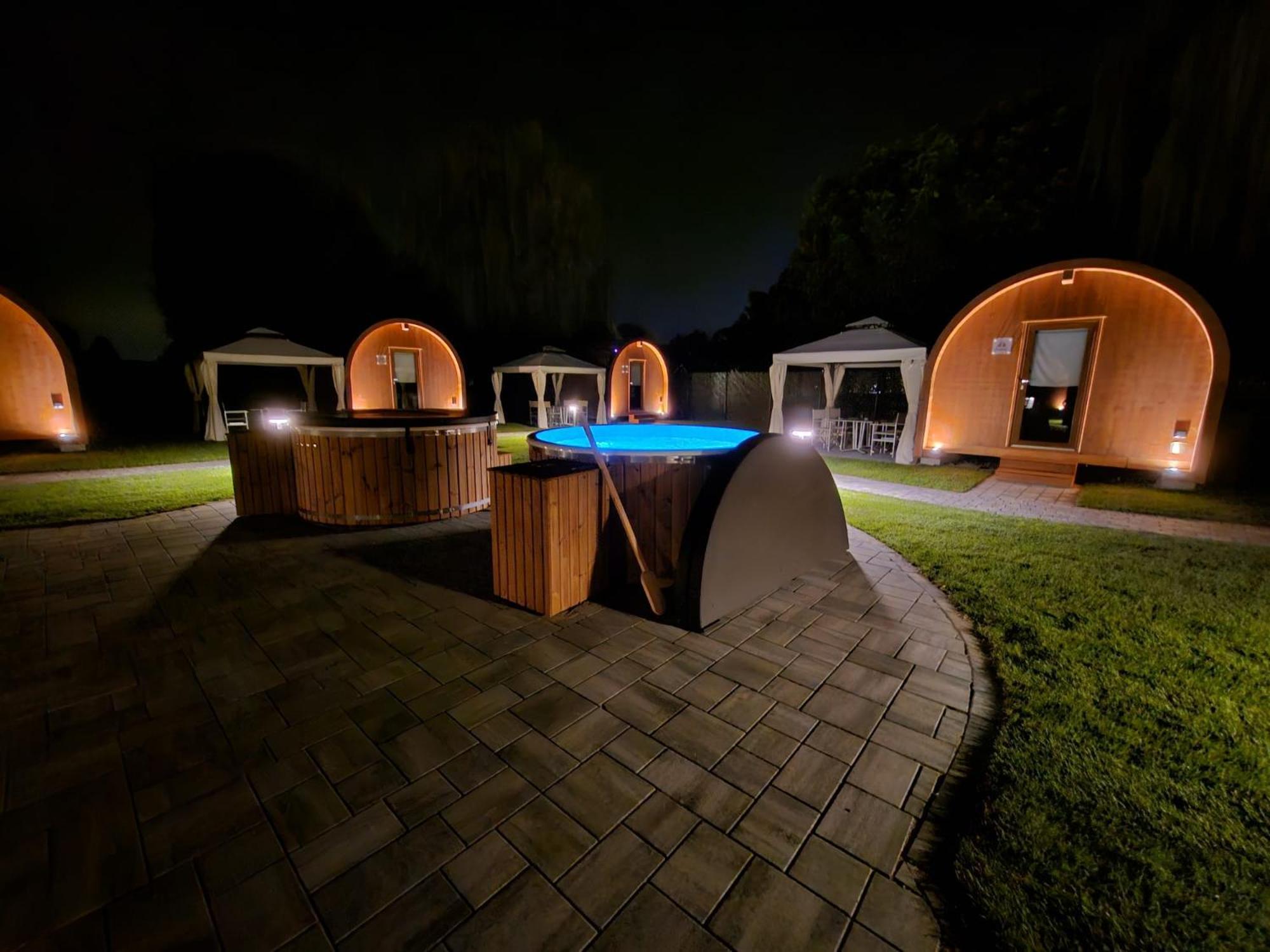Vicolungo Glamour Lodge & Spa - Free Spa Hot Tub E Sauna מראה חיצוני תמונה